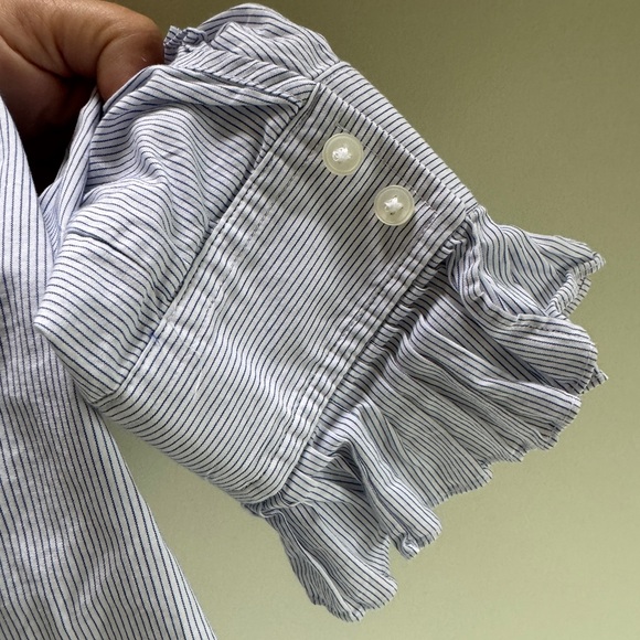 Banana Republic Blue & white striped ruffled cuff sleeves Women's blouse, size 6 - Picture 4 of 8